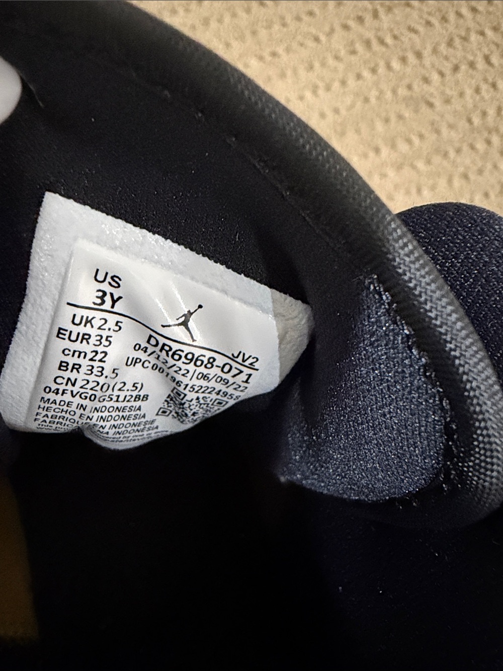 Jordan Kids Mid-Top Sneakers in Black and Metallic Gold - Picture 2 of 5